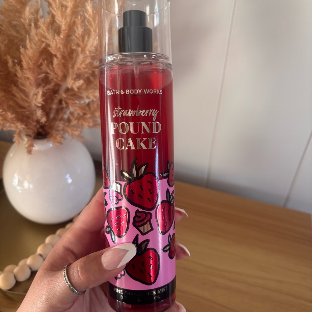 Bath & Body Works Strawberry Pound Cake Fragrance Mist